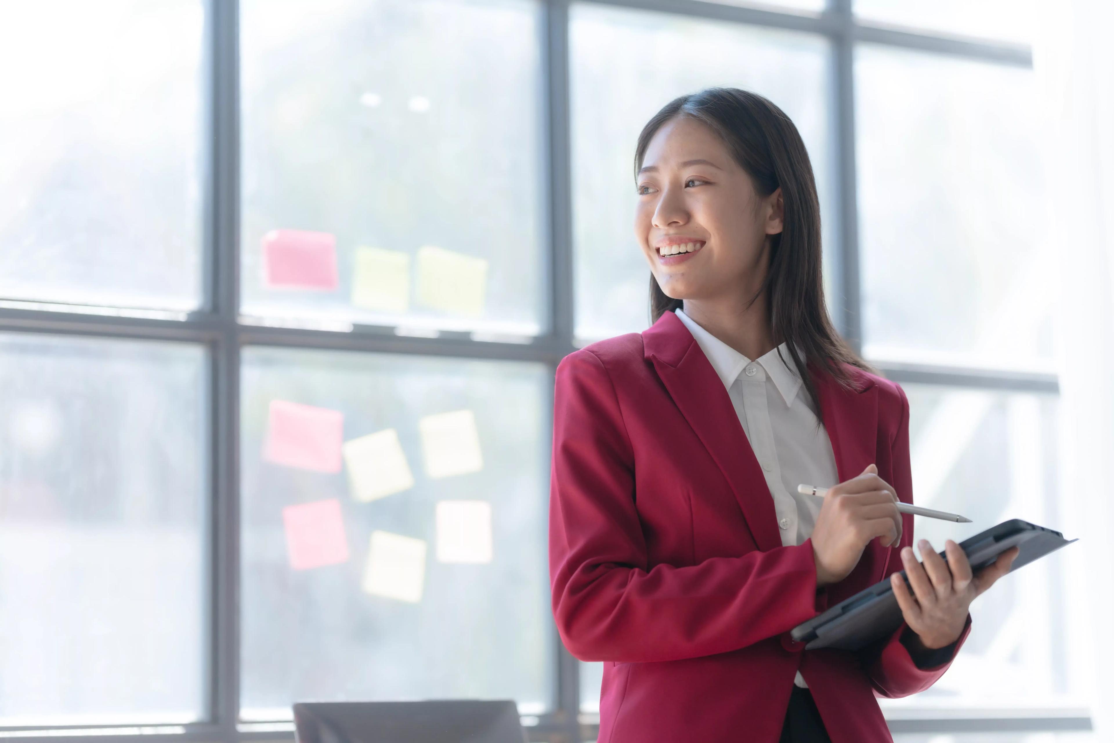 Image of a CIO seeing the cost savings that Kyriba gives its customers