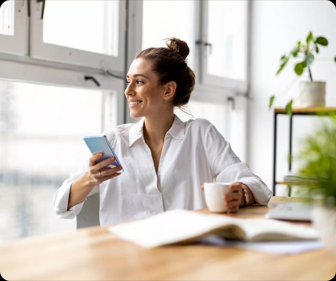Image of a Kyriba customer seeing her daily cash position at the start of the work day