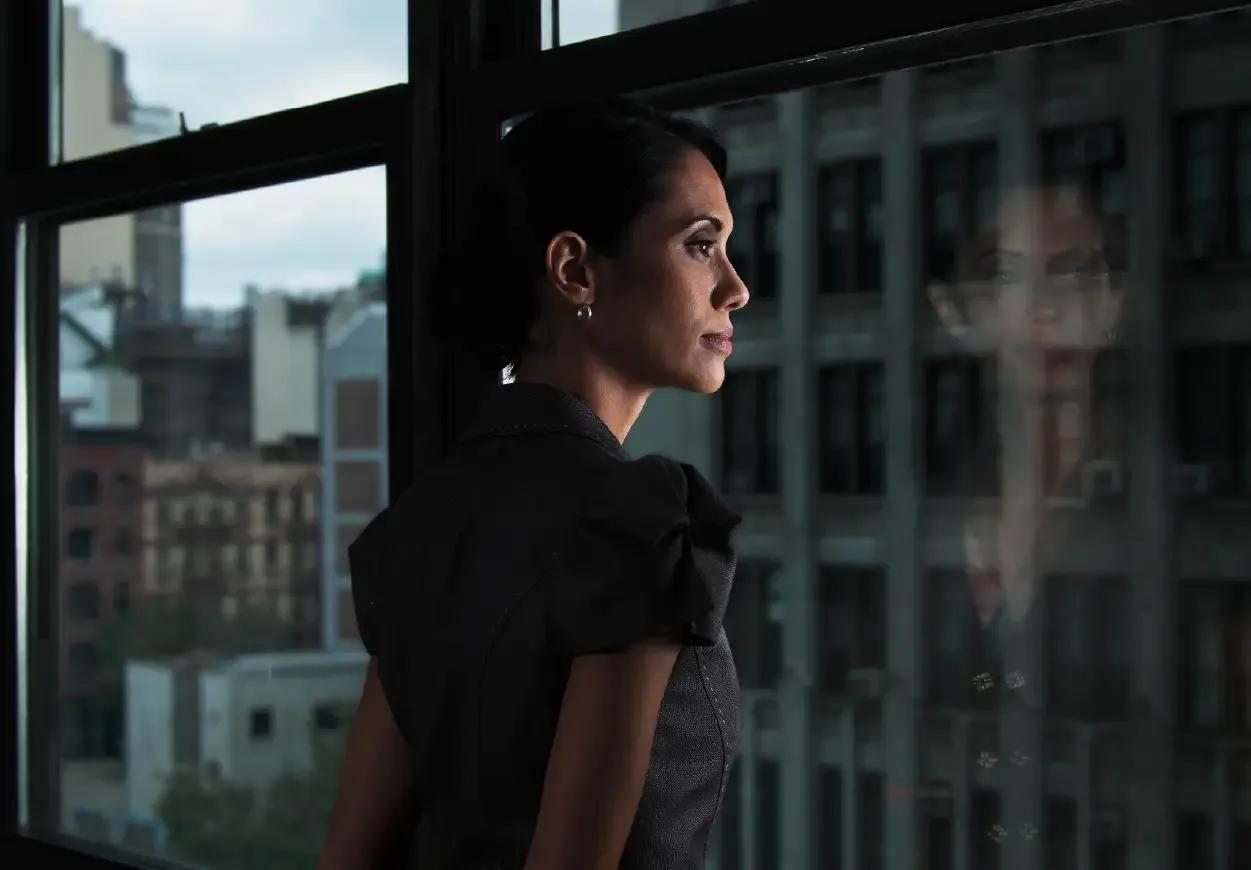 Image of a CFO of a Kyriba customer working at her office