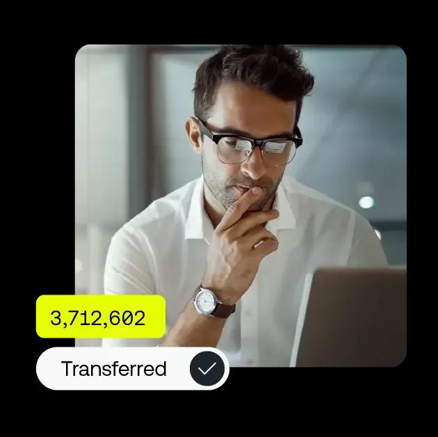 Image of a treasury manager using Kyriba to leverage API connections across ERPs, banks, treasury, and payments without disrupting existing workflows