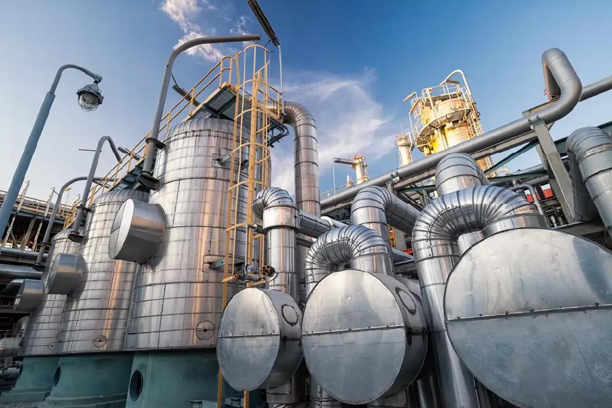 Image of an oil and gas refinery
