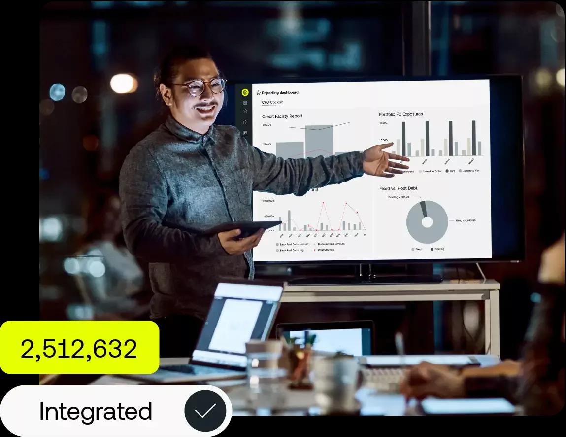 Image of a CFO sharing Kyriba reports during a team meeting