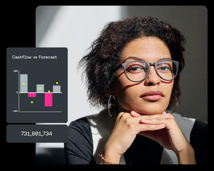 Image of a treasury leader using Kyriba for real time reporting