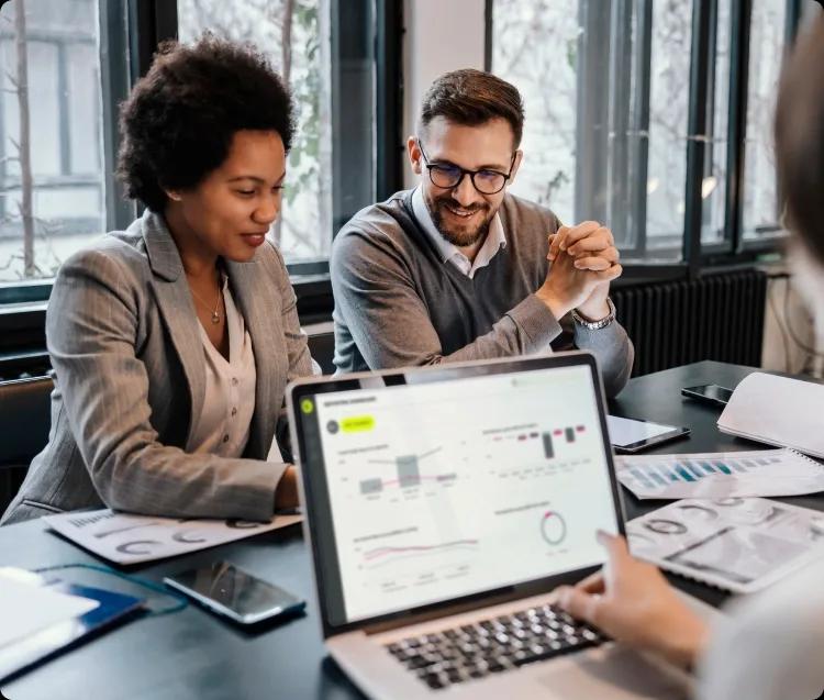 Image of a treasury team using the Kyriba platform in a meeting