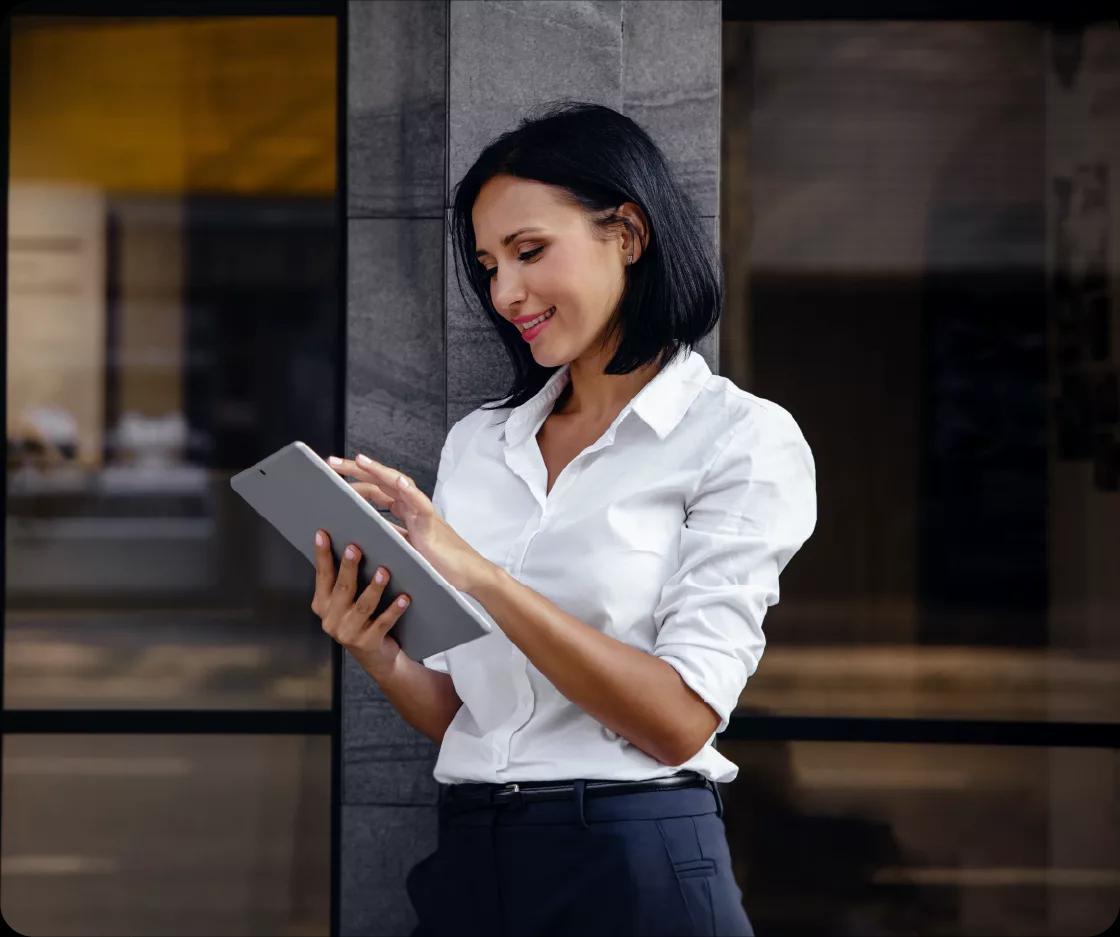Image of a finance leader using Kyriba optimized for the insurance industry