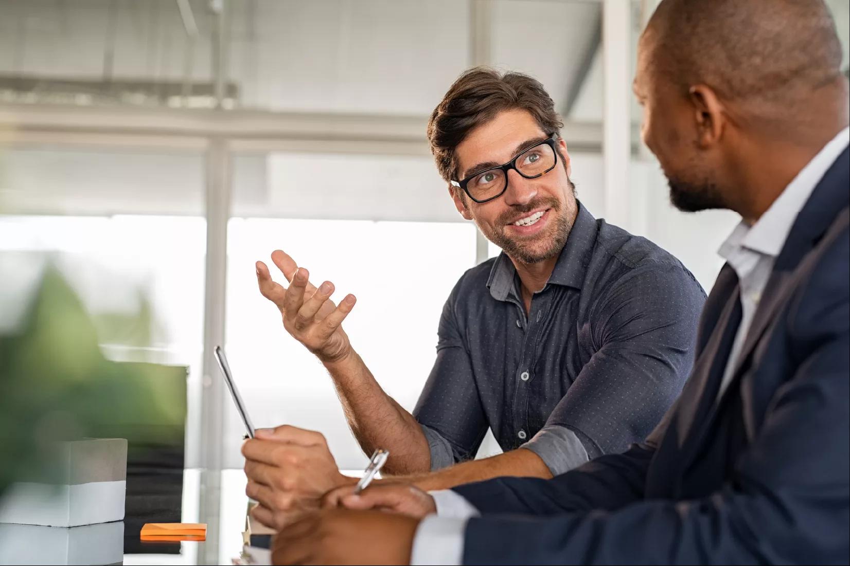 Image of a treasury team working together using the Kyriba platform